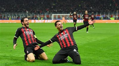 ميلان يتفوق على نابولي في قمة إيطالية بدوري الأبطال