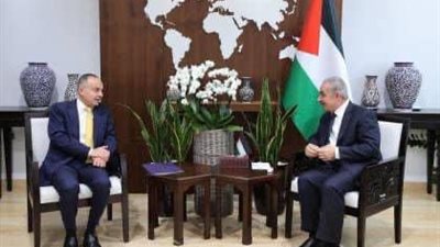 سفير مصر في رام الله يلتقي برئيس الوزراء الفلسطيني