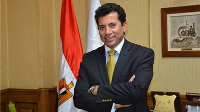 أشرف صبحي واللجنة التنفيذية يبحثان أليات تطوير وحدات الطب الرياضي