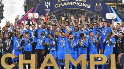 الهلال يتوج بلقب الدوري ويضرب الحزم برباعية نظيفة