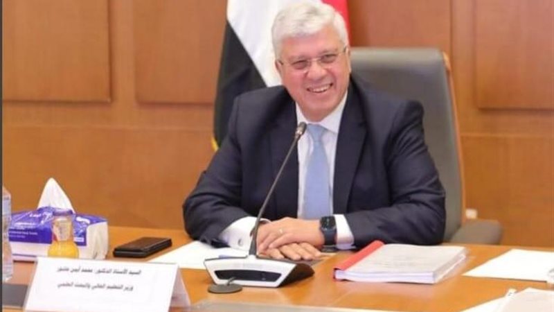 أيمن عاشور