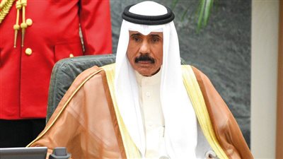 شقيقه في المقدمة.. أداء صلاة الجنازة على أمير الكويت الراحل