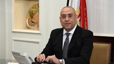 الجزار يتابع سير العمل لمشروعات المرافق والطرق بـ5 مدن جديدة