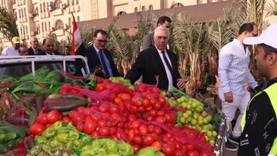 القصير يطلق أكبر قافلة منافذ متحركة بالسلع الغذائية إلى محافظة شمال سيناء 