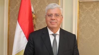 ما موقف المصريين الدارسين بجامعات غير معتمدة فى الخارج ؟