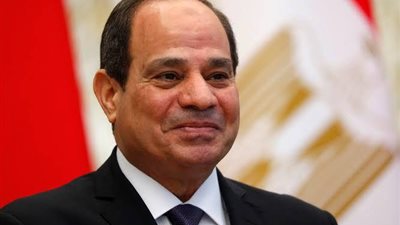 الفخراني يهنئ السيسي بـ 