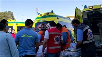 حادث انقلاب دراجة بخارية يصيب 3 أشخاص على طريق السد العالى