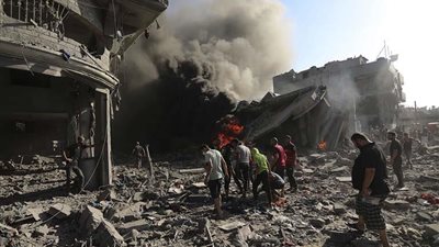 مصادر إعلامية: مخيم المغازي يتعرض لهجوم جوي مروع