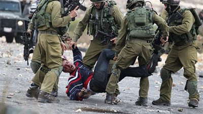 الاحتلال الإسرائيلي يعتقل 102 فلسطيني من الضفة الغربية