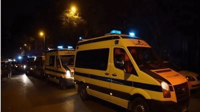 إصابة 12 شخصًا جراء انقلاب ميني باص أعلى الطريق الأوسطي