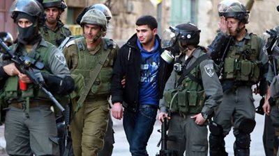 الإحتلال يعتقل 42 فلسطينياً في مناطق عدة بالضفة الغربية