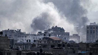 طيران الإحتلال يدمر عمارة سكنية في مخيم النصيرات بغزة