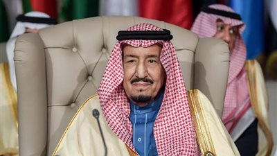 الملك سلمان خادم  الحرمين يغادر مستشفى الملك فيصل