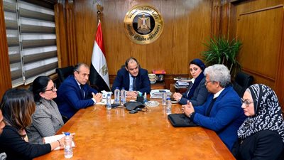وزير التجارة: نسعى للاستفادة من الخبرة الماليزية في مجال تصنيع زيت النخيل