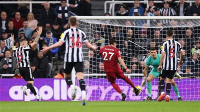 ليفربول يواصل زحفه نحو المربع الذهبي بثنائية في مرمى نيوكاسل بالدوري