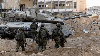إعلام عبري: 30 جندي من قوات الاحتلال رفضوا أوامر الاستعداد للهجوم على رفح