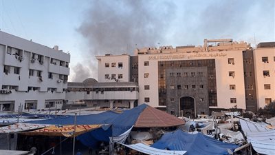 الاحتلال الإسرائيلي يقصف مستشفى الشفاء ويدمر أجزاء منه