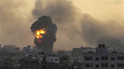 قتلى وجرحى في غارات إسرائيلية عنيفة على غزة