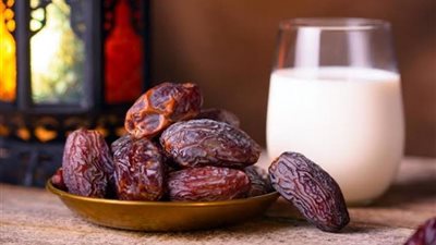 تناول التمر مع الحليب يصنع المعجزات