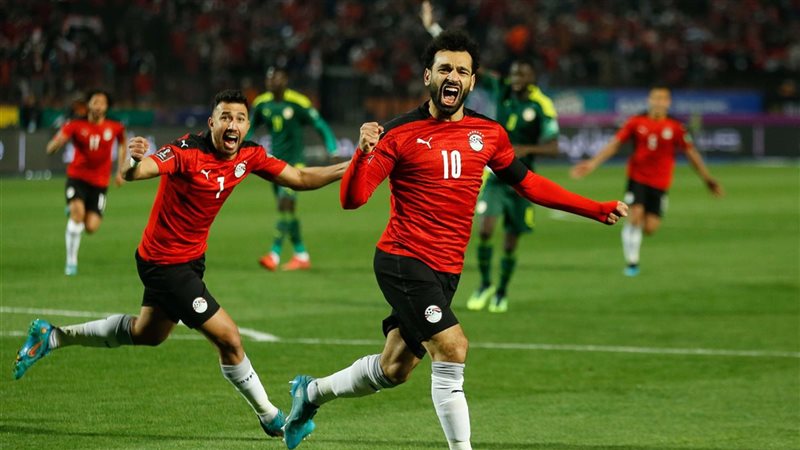 Mohamed_Salah_&amp;_Trezeguet_of_Egypt_celebrate_vs_Sen