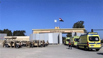معبر رفح يستقبل 15 مصابًا من غزة لنقلهم المستشفيات المصرية