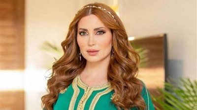 نسرين طافش تفاجئ جمهورها بإطلالة جريئة