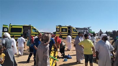 انقلاب سيارة ربع نقل وإصابة 10 عمال بمنشأة القناطر
