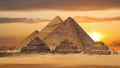 أشهر المعالم السياحية.. تعرف على تاريخ الأهرامات ونشأتها