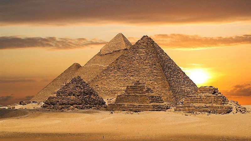 الأهرامات 