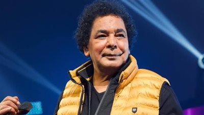 مصطفى كامل يطمئن الجمهور على صحة محمد منير