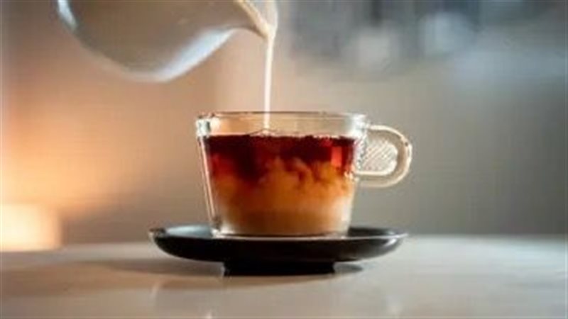 الشاي بلبن 