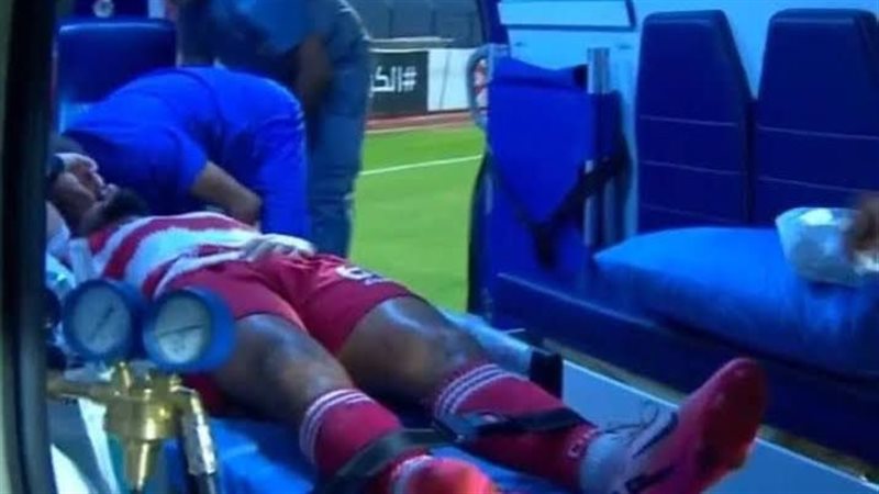  لاعب بلع لسانه