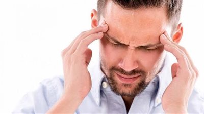 حسام موافي يحذر: مرض خطير يسبب الصداع والقيء وتشوش الرؤية معًا