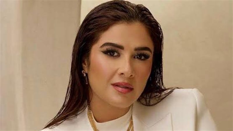  ياسمين عبد العزيز