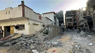 بها كوادر طبية وصحفيين ومرضى.. الاحتلال يحرق مستشفى كمال عدوان بغزة