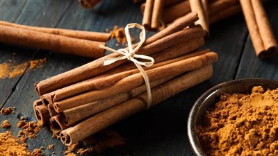 الفوائد الصحية المذهلة للقرفة والأضرار المحتملة