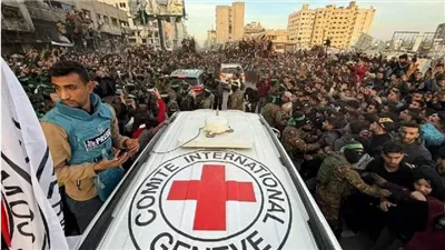 الاحتلال يتسلم رفات 4 محتجزين إسرائيليين من الصليب الأحمر