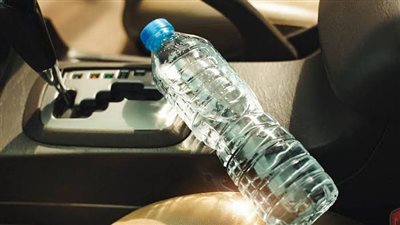 احذر.. أضرار خطيرة لترك زجاجة المياه في السيارة لفترة طويلة