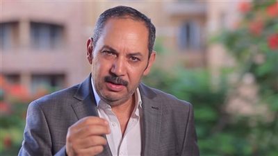الفنان كمال أبو رية ينجو من حادث مرورى بمدينة 6 أكتوبر