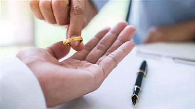 حكم الطلاق عبر الهاتف ووسائل التواصل الحديثة.. المفتي يوضح