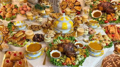 رياح الذكريات.. صنية رمضان تروي لنا حكايات زمن مضى على مائدة البسطاء