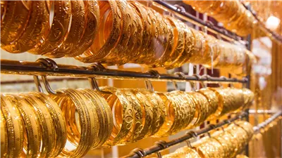 تذبذب عالمي يضرب الأسواق المحلية.. أسعار الذهب اليوم الاثنين