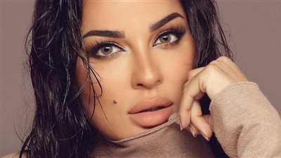 «نادين نجيم» تتحدث بدموعها.. الوحدة أثقل من الشهرة