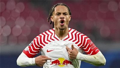 رغبة سيمونز في الرحيل.. هل يتحقق حلمه بالانتقال إلى الدوري الإنجليزي؟