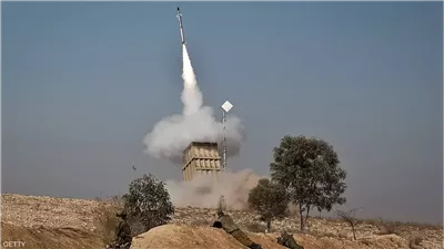 الحرس الثوري يفجر مفاجأة.. هجوم صاروخي إيراني يضرب عمق الاستخبارات الإسرائيلية