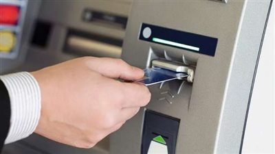 بعد قرارات البنك المركزي.. تفاصيل حدود السحب من البنوك وماكينات ATM وإنستاباي