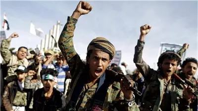 تصعيد جديد.. ناقلة بضائع تتعرض لهجوم في البحر الأحمر من الحوثيون