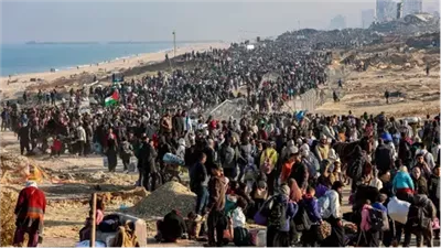 نزوح جديد في غزة.. آلاف المدنيين يفرون من جحيم القصف شرق المدينة
