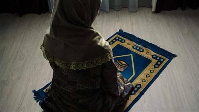 الإفتاء تحسم الجدل حول «حكم كشف قدم المرأة» أثناء الصلاة