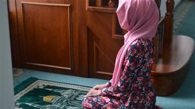 فتاة ترتدي الحجاب ثم تخلعه.. «أمين الفتوى» يرد على التساؤلات 